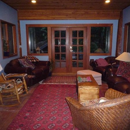 Inn At Clifftop Lane Bed And Breakfast Whistler Exterior foto