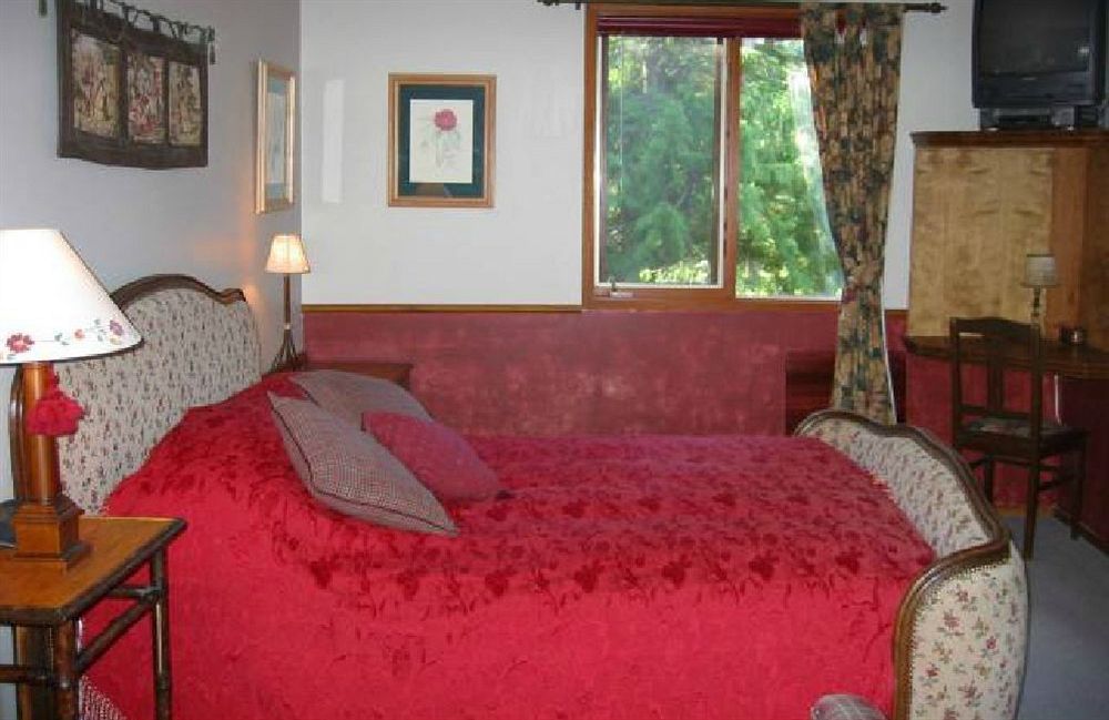 Inn At Clifftop Lane Bed And Breakfast Whistler Exterior foto